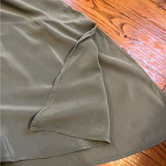 Equipment is 100% Silk Camouflage Olive Green Tira Asymmetrical Dress XS - Picture 7 of 12